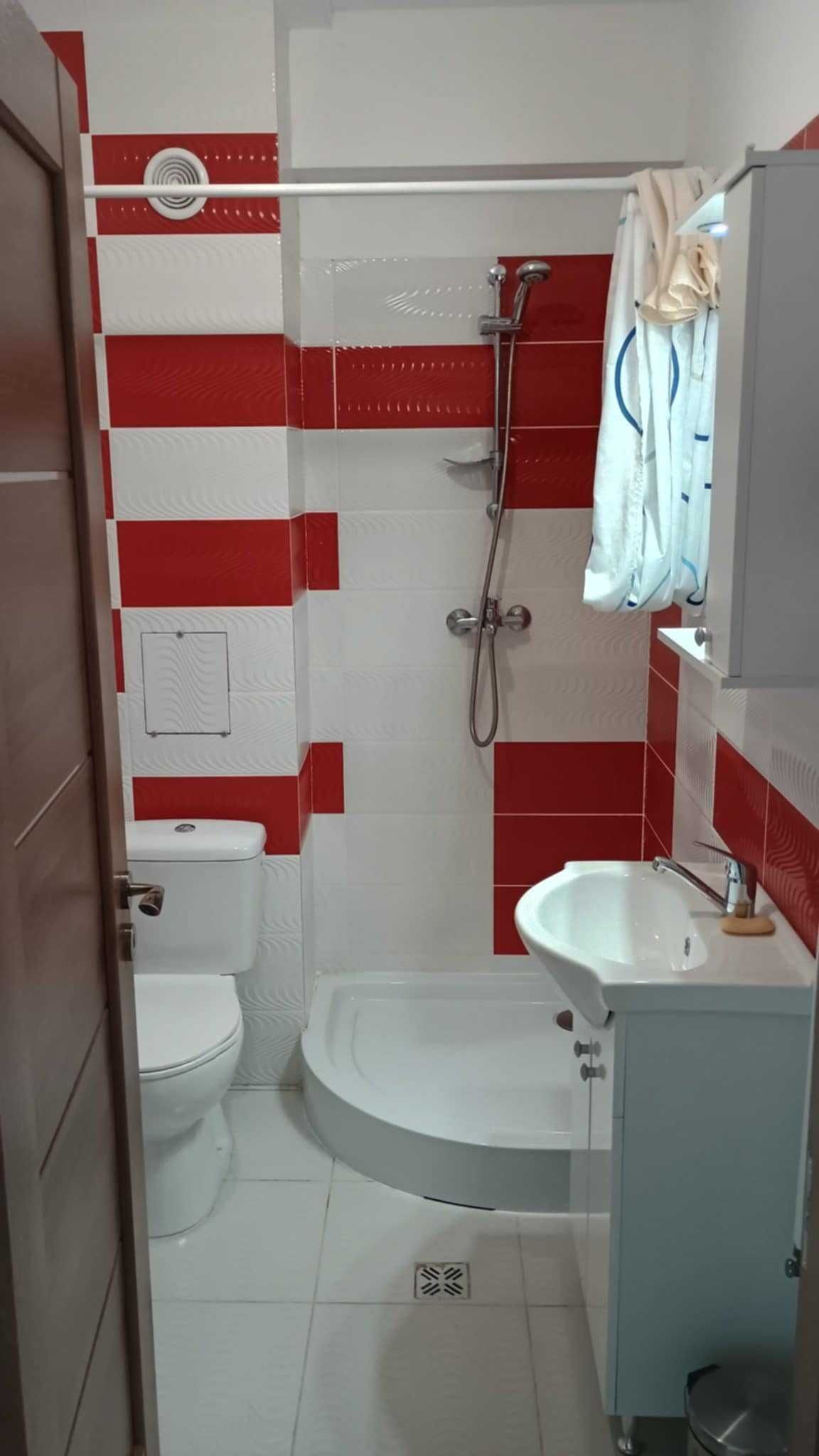 inchiriez apartament 3 camere foarte spatios, mobilat sau nemobilat