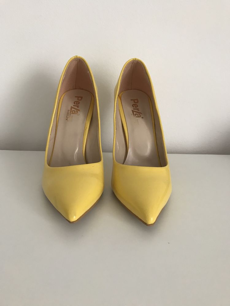 Pantofi stiletto