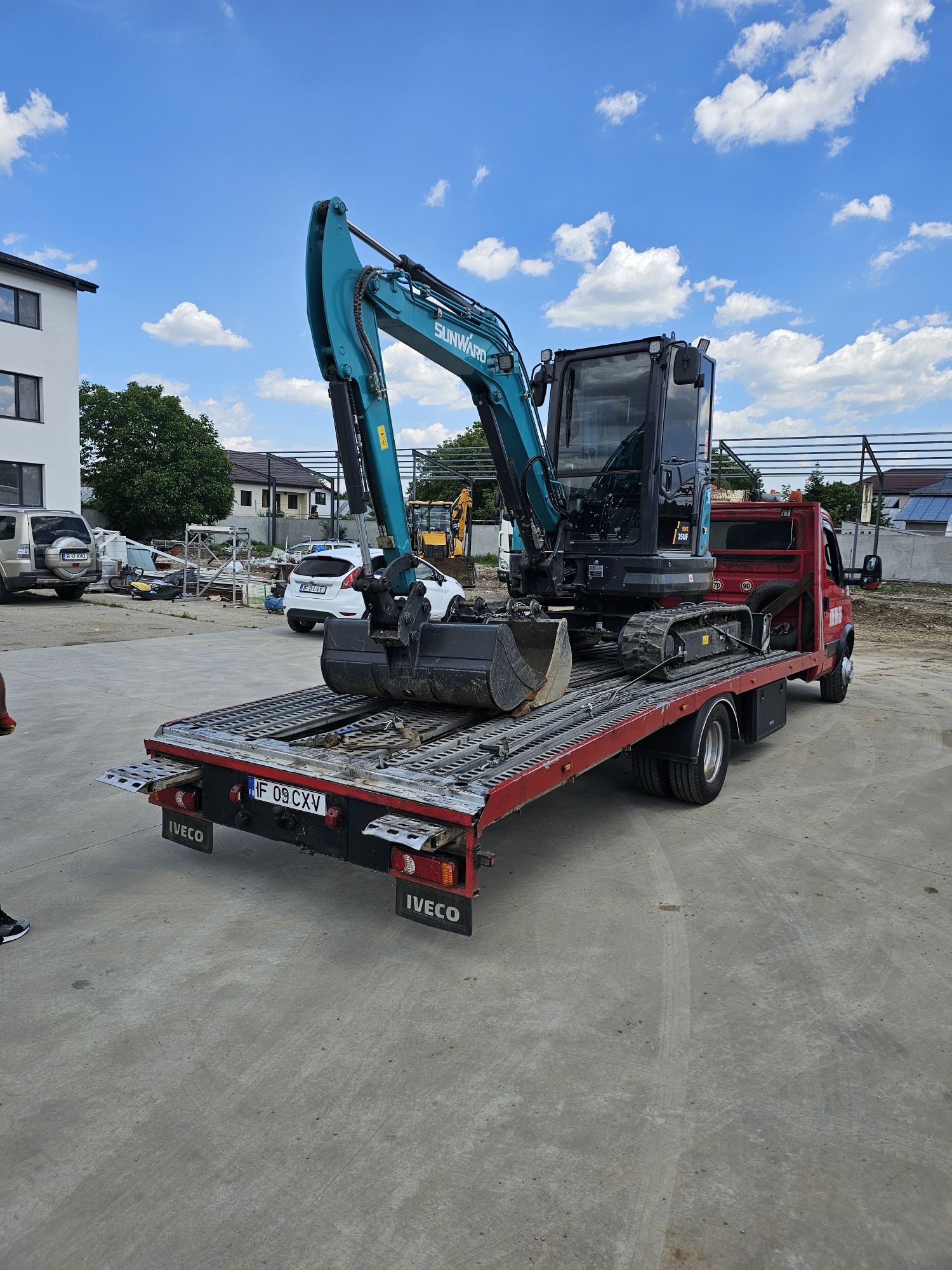 Miniexcavator de inchiriat 4 tone + picon/Sapaturi / For rent