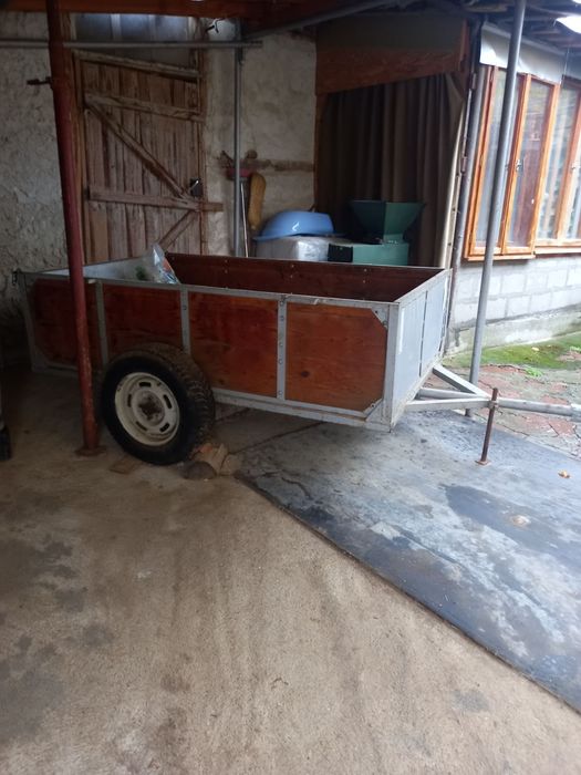 Продавам ремарке за малък трактор