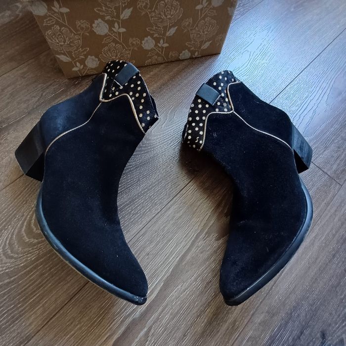 Ghete piele Megis