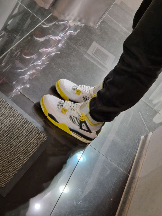 Air Jordan 4 Retro Sulfur