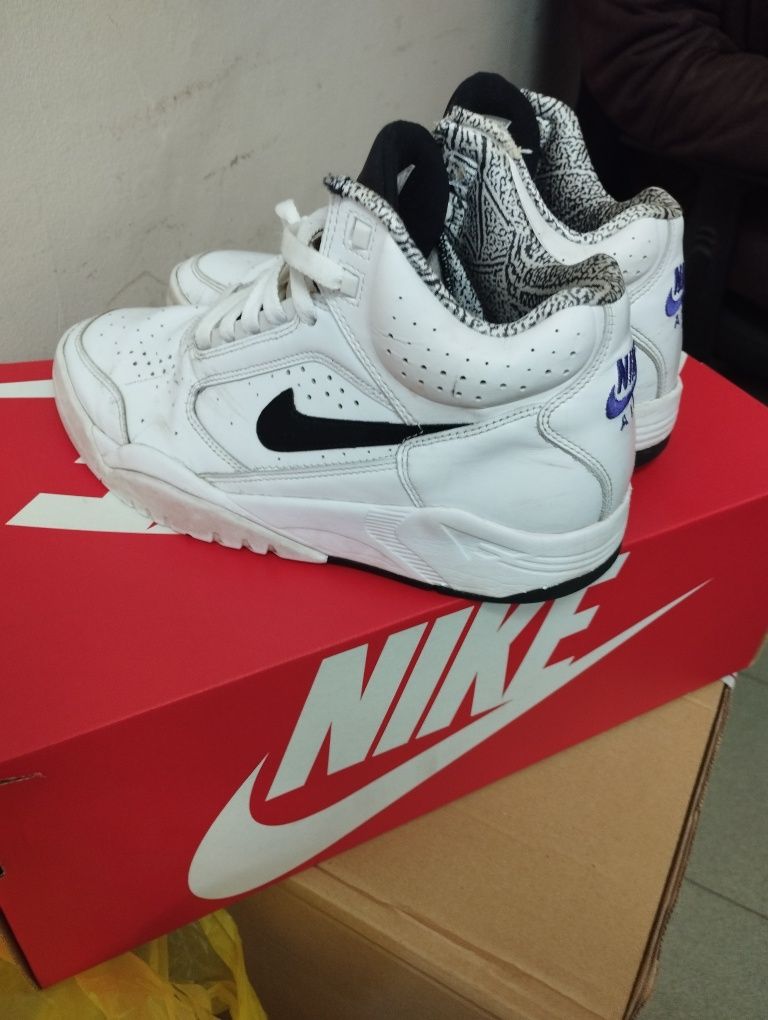 Маратонки NIKE AIR FLIGHT Lite Mid