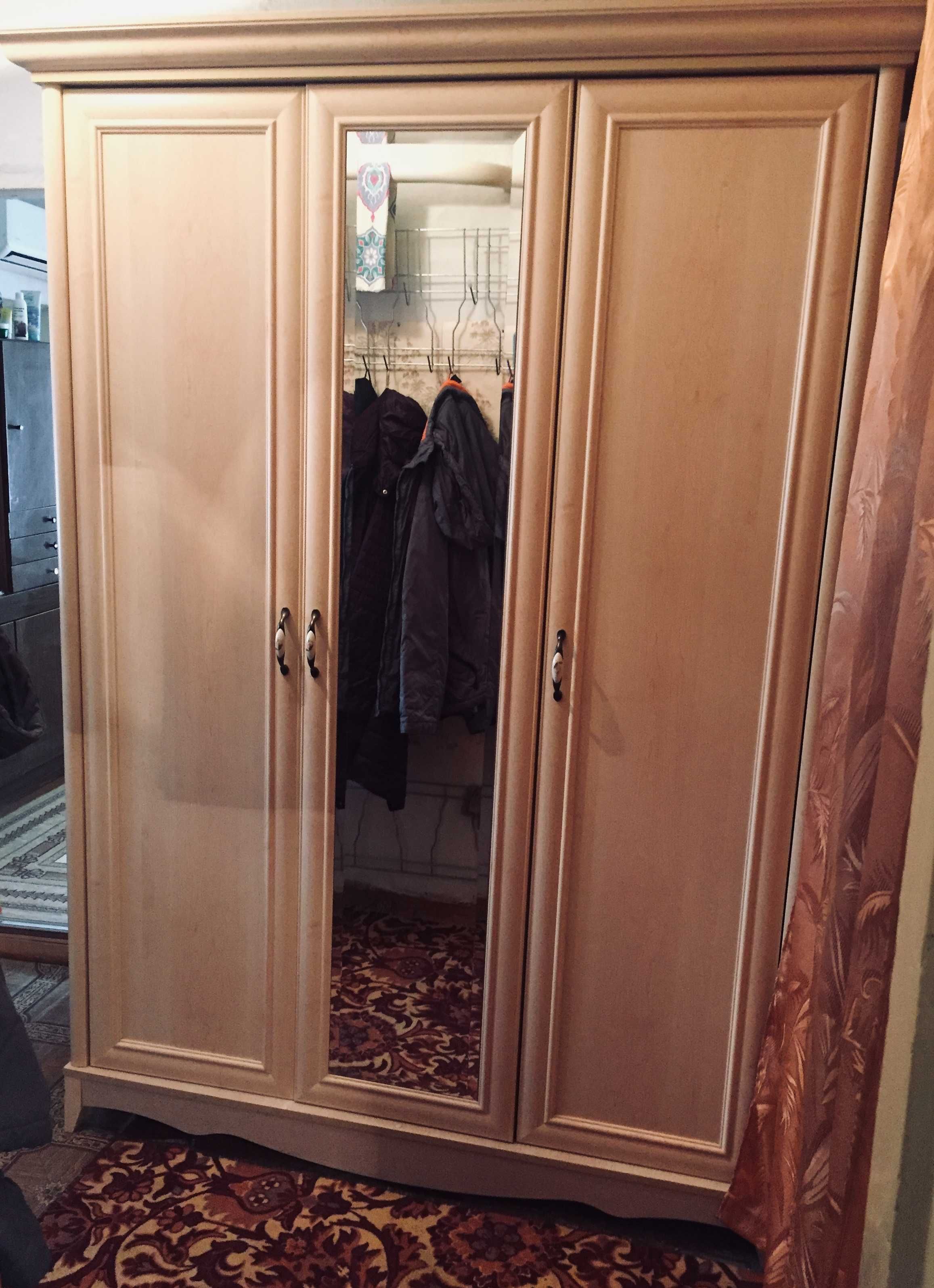 Продам Шифоньер (Шкаф) Б/У