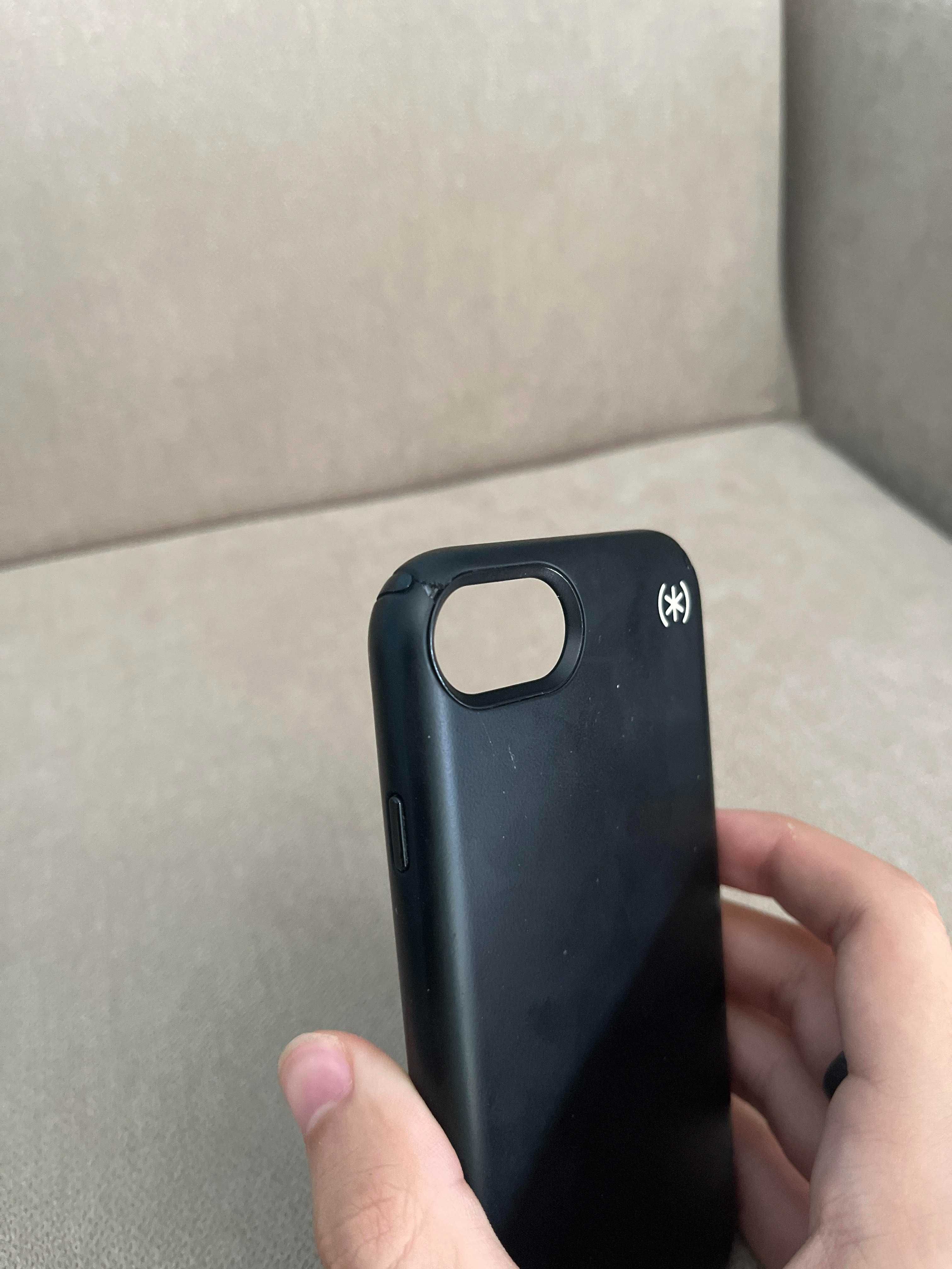 Продавам IPhone 2020 + протектор + калъф (Speck) - 175 лв