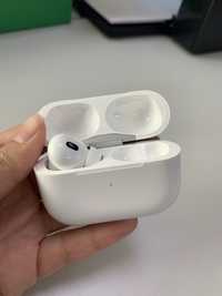 AirPods Pro 2nd Generation левый наушник и футляр