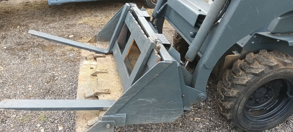 Miniincarcator fai komatsu 2100 ore cu Furci