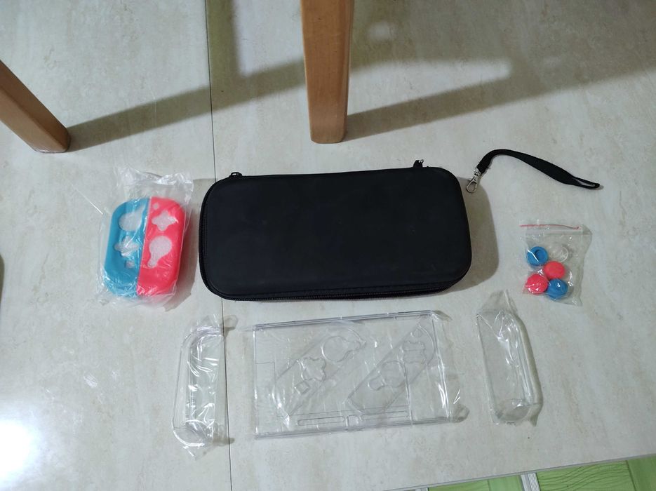 Consola Nintendo Switch + Husa transport + Joc gen Pokemon sigilat