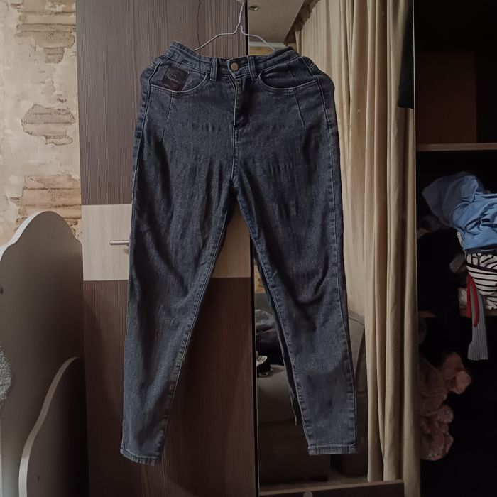 Продам Джинсы МОМ 25 размер