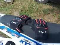 Manusi motocross roșii