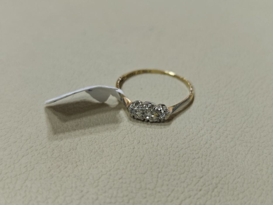 Inel aur 18k 1.47gr cu 3diamante 0.015ct montate in platina (r)
