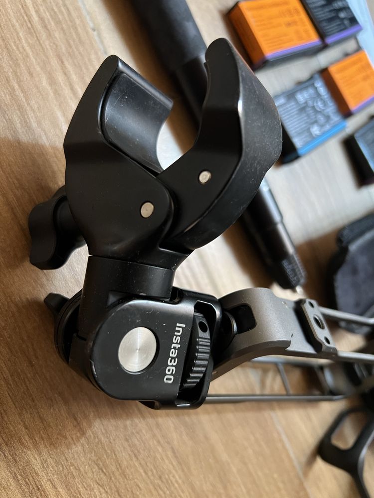 Insta 360 X4 + Accesorii Moto