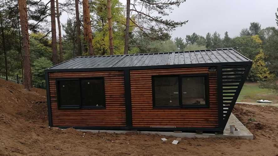 Casa modulara și garaje auto din structura metalica si panou sandwich