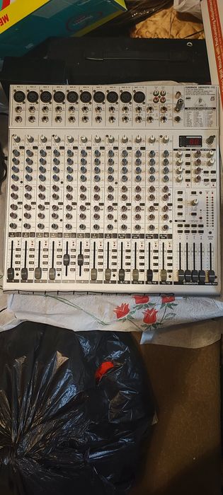 Behringer,24-входа,16канален-UB2442FX-PRO