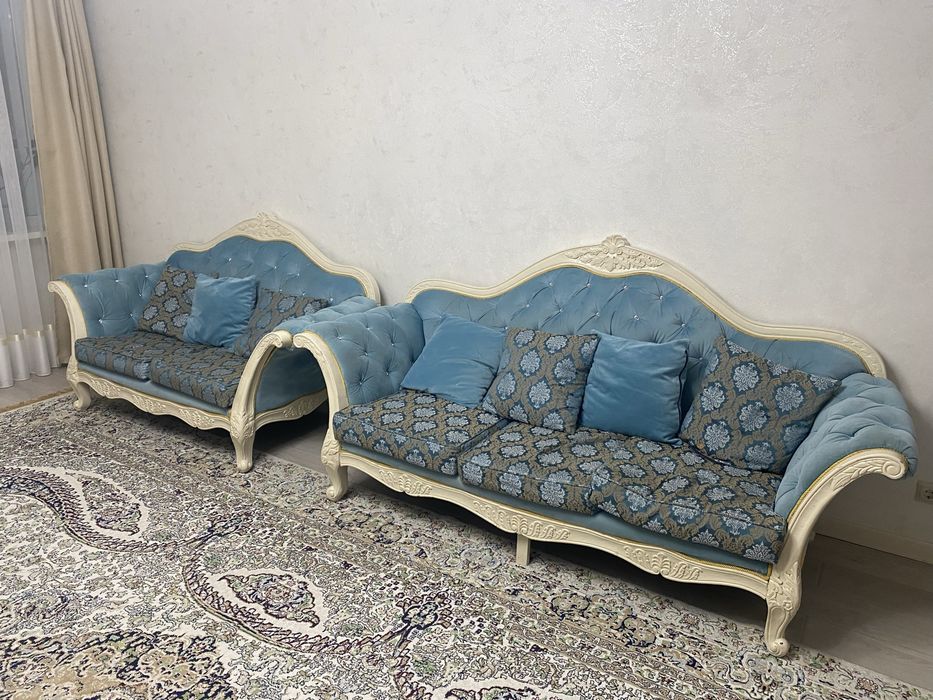 Ещё кресло есть