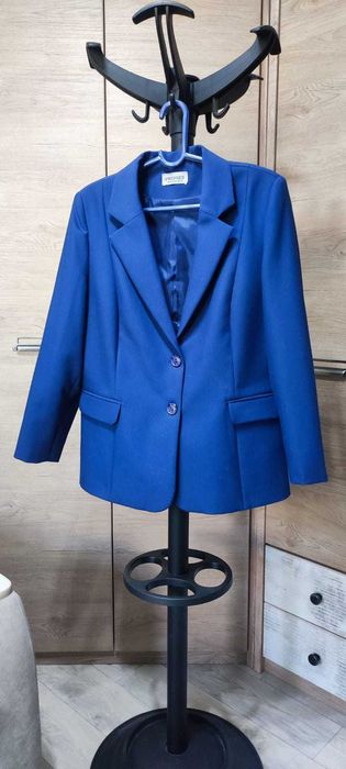 Продается брючный костюм 25000 тенге