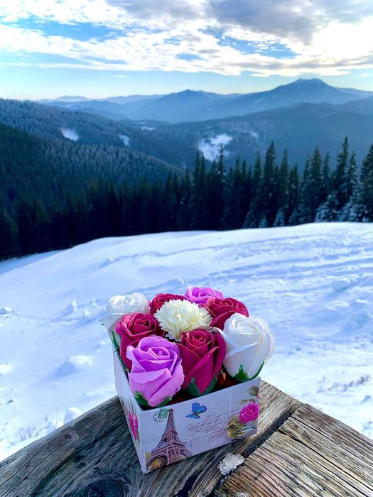 aranjamente buchete flori de sapun trandafiri in balon