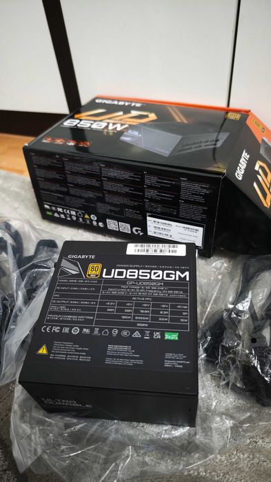 Sursa modulara GIGABYTE UD850GM80+GOLD 850W ATX black cu garantie 2029