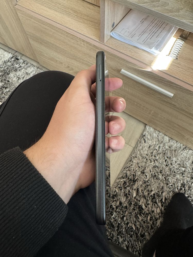 Телефон TCL 40 SE