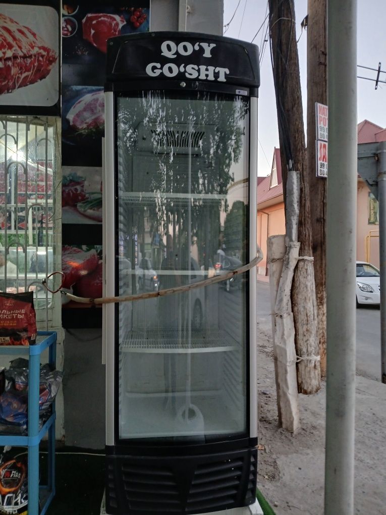Vetrina xoladelnik sotiladi