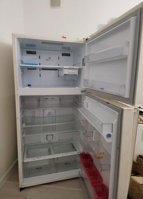 Срояно продается Холодильник LG