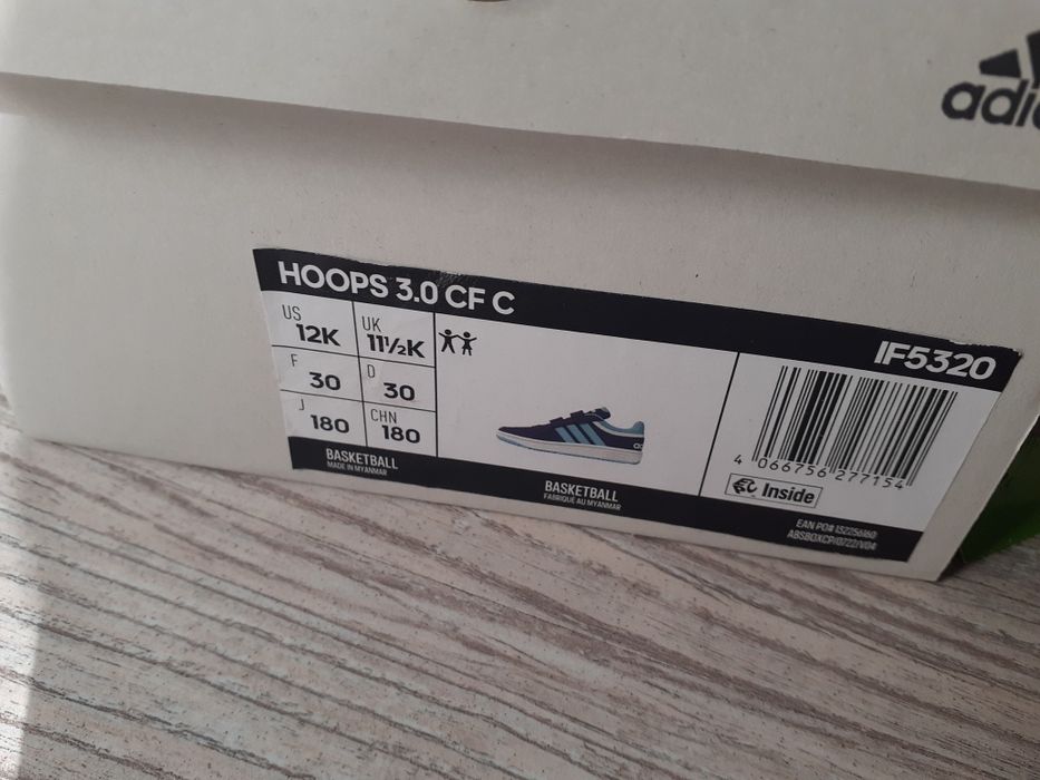 Продавам детски маратонки адидас  adidas номер 30
