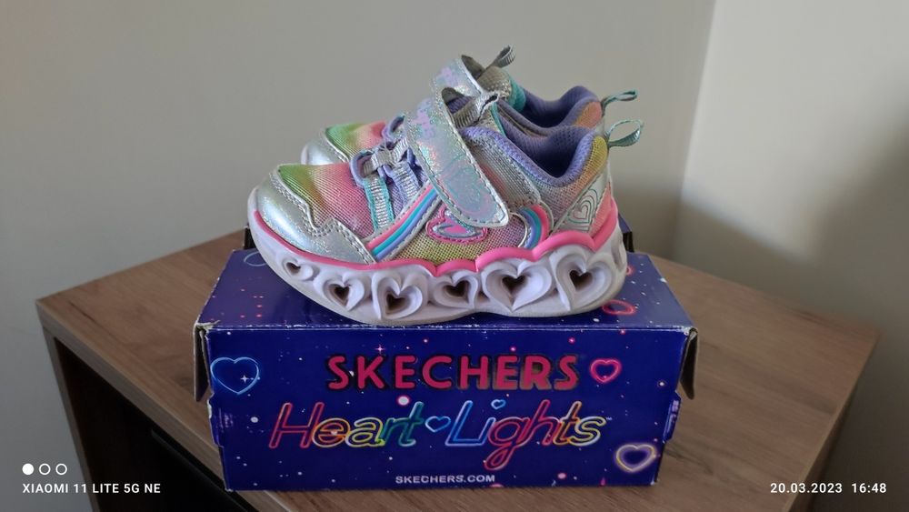 Детски светещи маратонки Skechers 21 номер