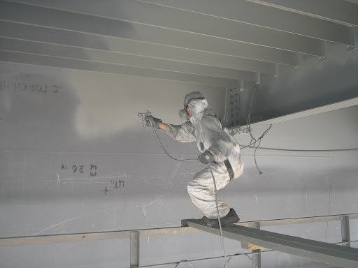 Покраска стен потолков