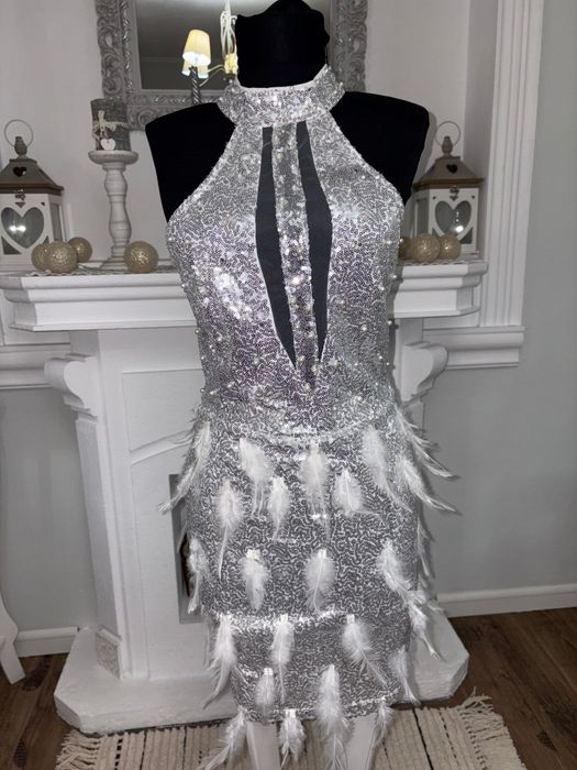 Rochie elegantă  cu pene naturale