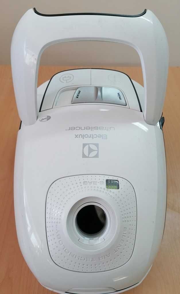 Прахосмукачка Electrolux EUSC62