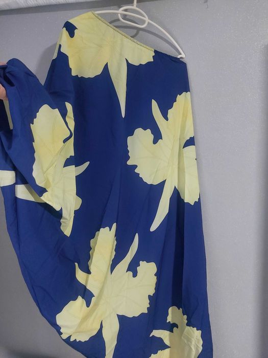 Лятна рокля с флорални мотиви