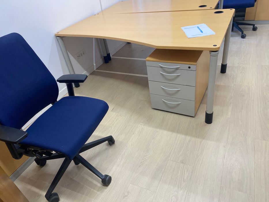 Set mobilier birou Bucuresti Piata Romana (birou + rollbox)