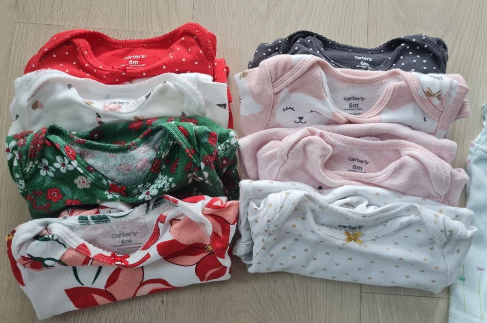 Lot 10 body-uri Carter's 6 luni (mărimea 74)