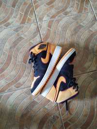 jordan 1 ,mid orange