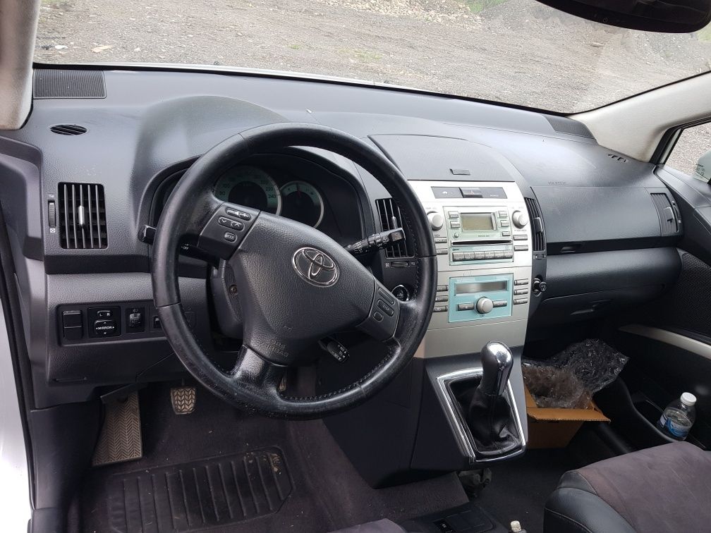 На части! Toyota Corolla Verso 2.2 d4d  136кс Тойота Корола Версо 2008