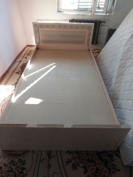 Кровать с ортопедическим матрасом