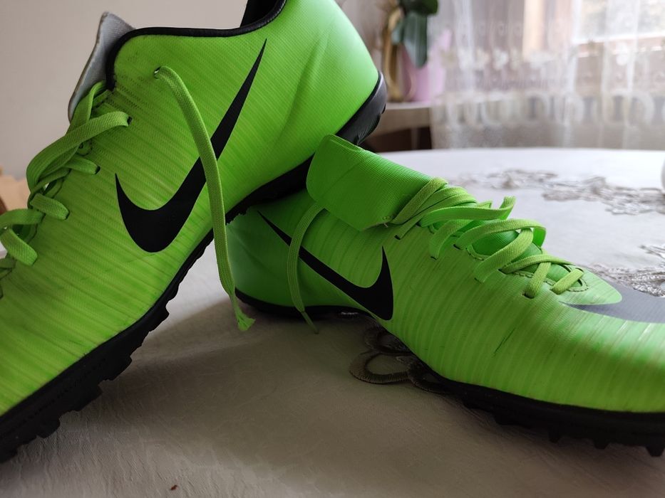 Футболни обувки MERCURIAL