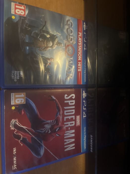 Vand 2 jocuri de ps4 ele sunt in stare buna nu au zgarieturi sunt ok.