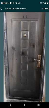 Входна метална врата