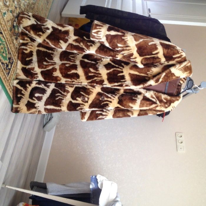 Натуральная цигейковая шуба (46-48 р)