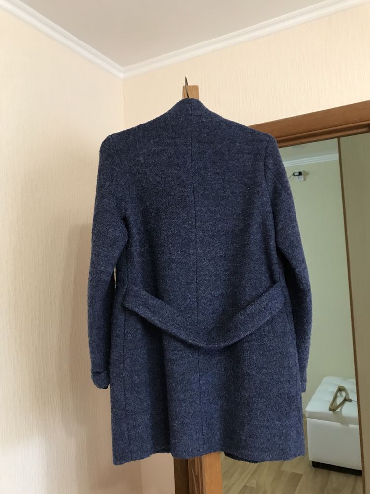 Продам куртку р.40-42женскую( и пальто осень-весна)