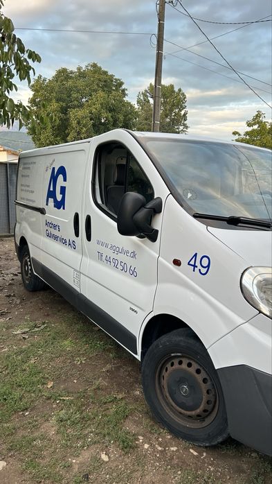 Продавам бус Опел Виваро