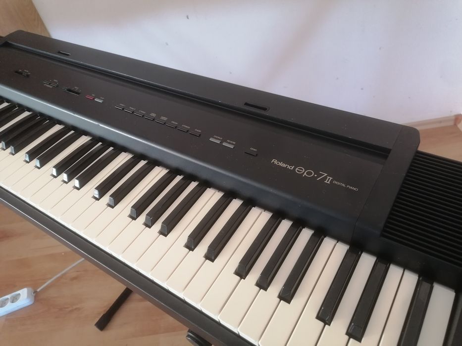 Roland EP-7 II pian digital dinamic orga