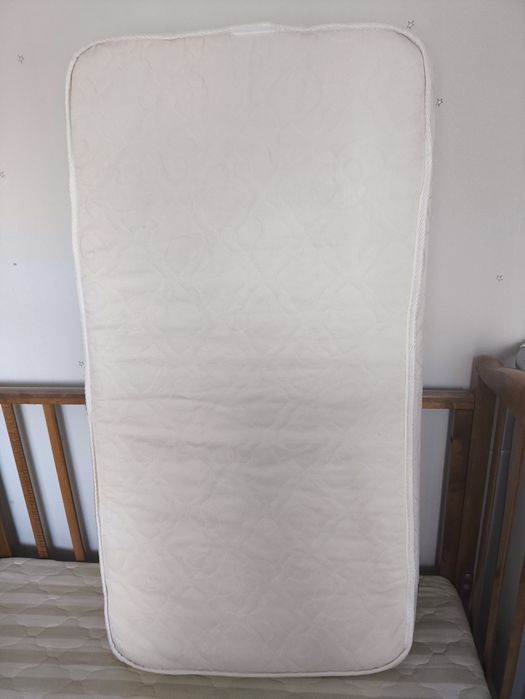 Продаю матрас на детскую кроватку