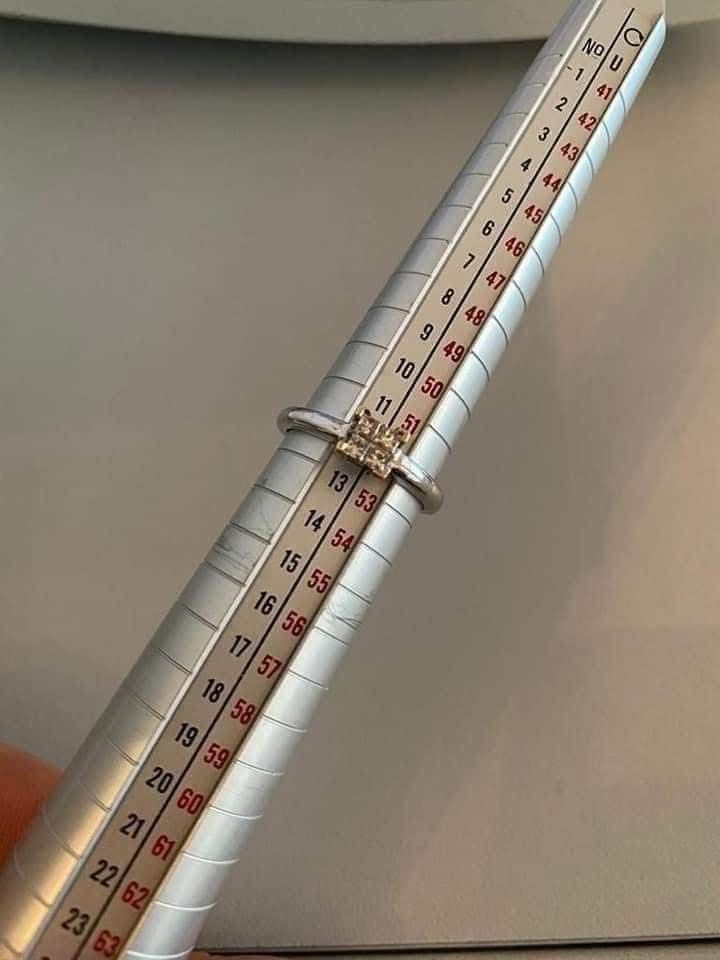 inel din aur alb de 14k,cu diamante de 0,15k ,nou cu factură