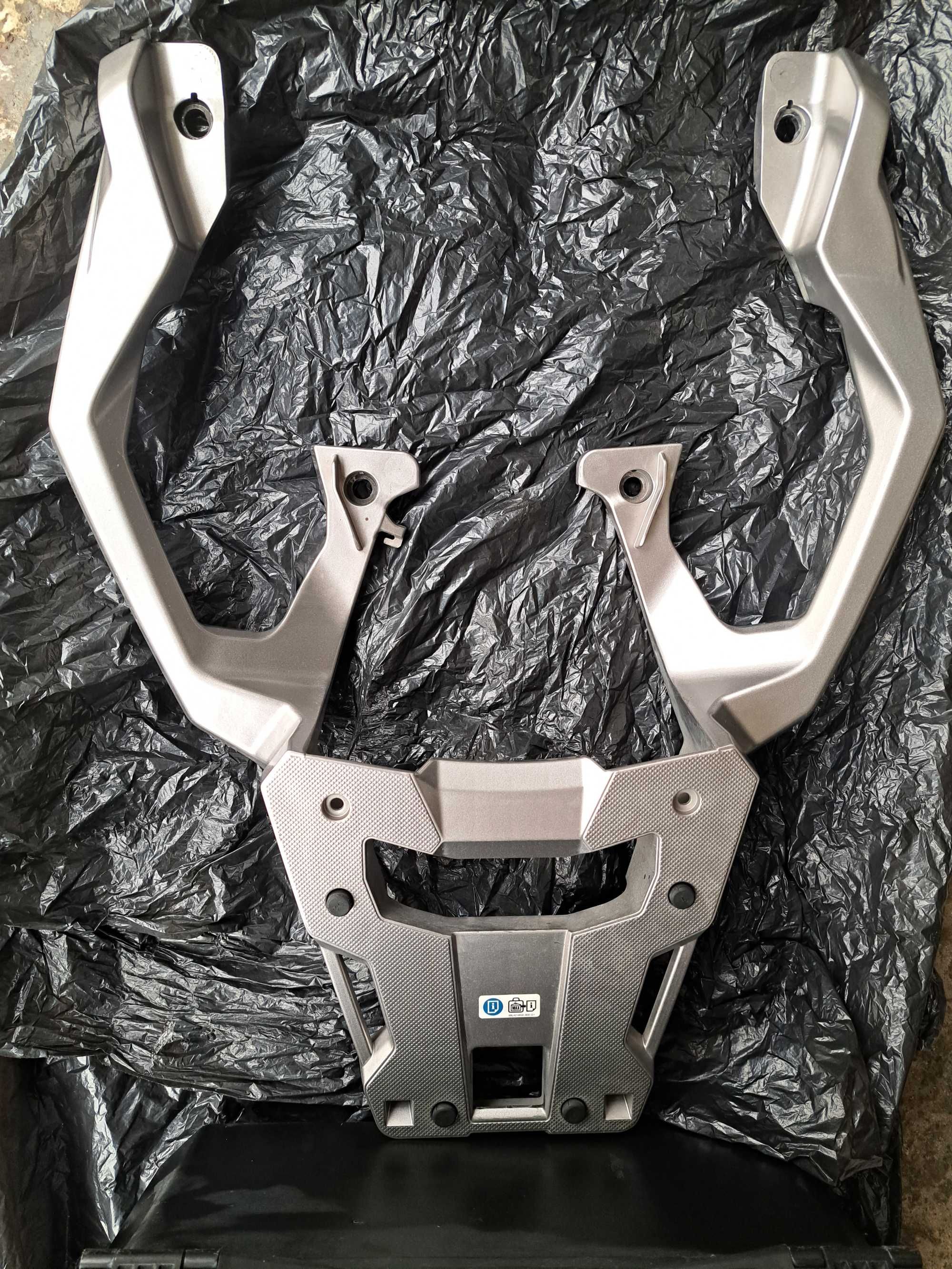 Стойка за куфар Honda X-ADV 750