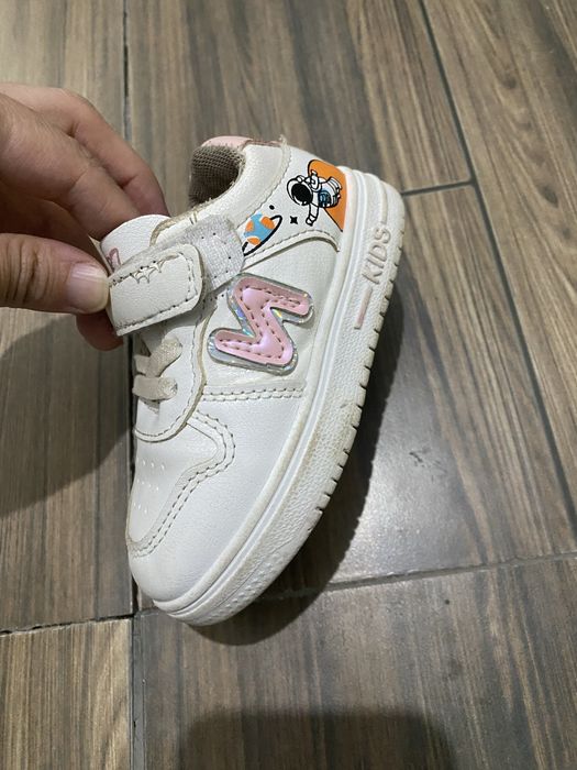 Тегін қыз бала аяқ киімі