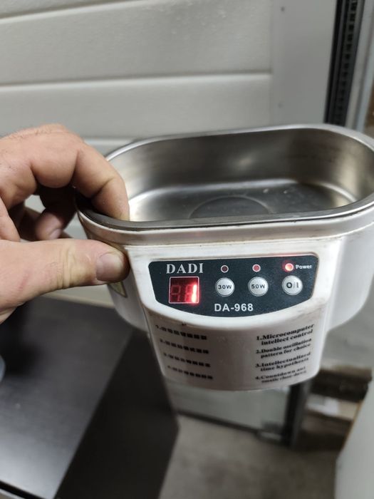 Curățitor cu ultrasunete