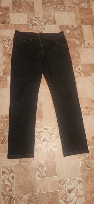Продам джинсы мужские