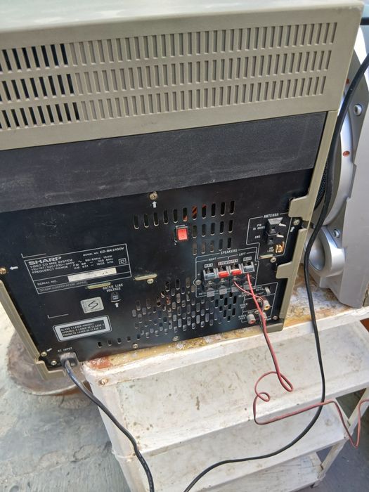 Музыкальнй центрь .